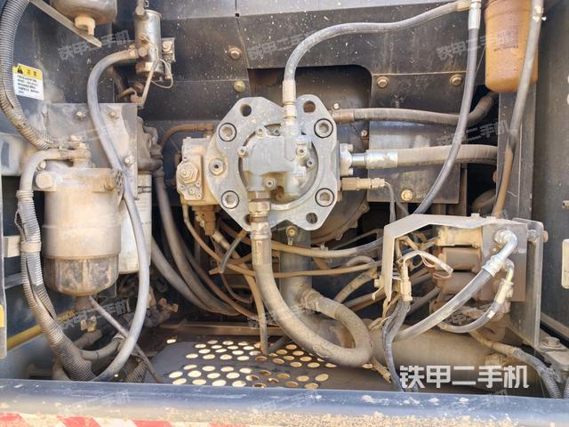 液壓泵艙室正面整體（整機(jī)外觀）