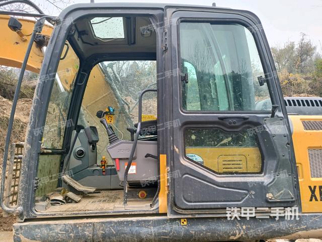 右側(cè)玻璃角標（駕駛室部分）