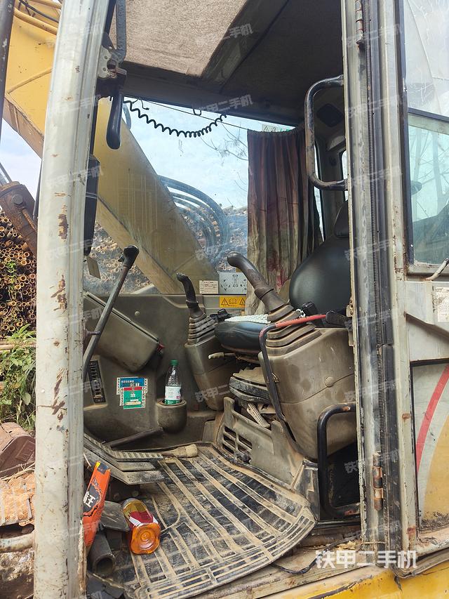 驾驶室顶部（整机外观）