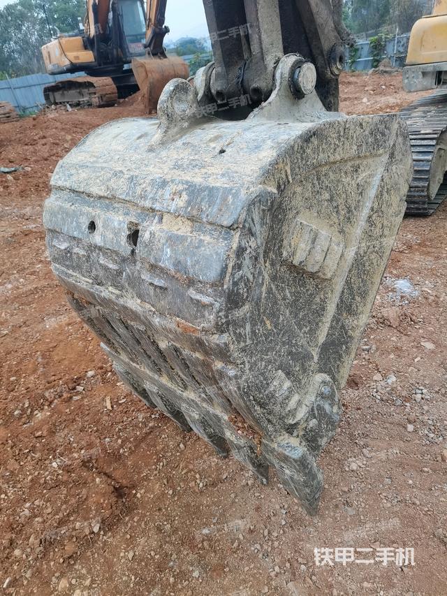 鏟斗右后整體（工作和回轉(zhuǎn)裝置）