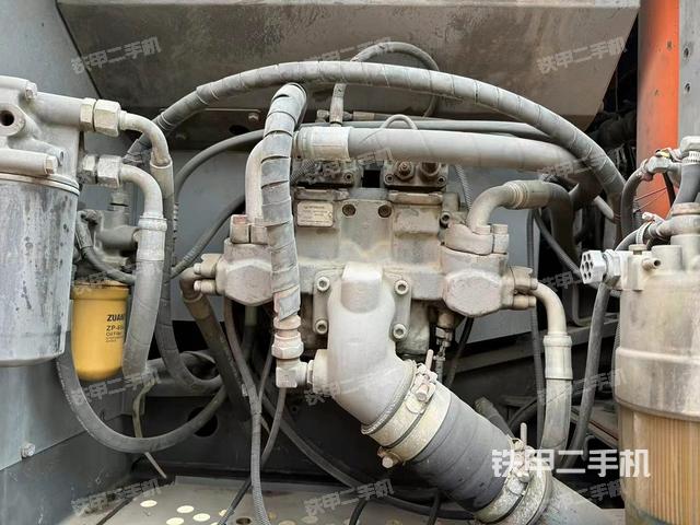 液壓泵艙室正面整體(整機(jī)外觀) 液壓泵艙室正面整體(整機(jī)外觀)