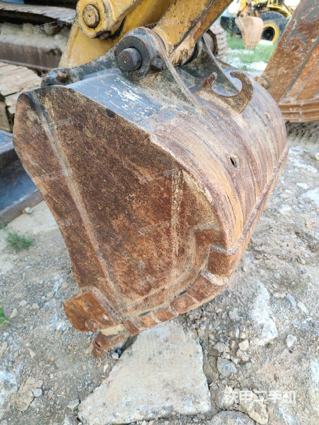 铲斗右后整体(工作和回转装置) 铲斗右后整体(工作和回转装置)