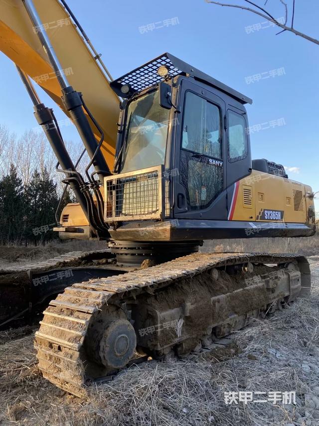 駕駛室頂部(整機外觀) 駕駛室頂部(整機外觀)