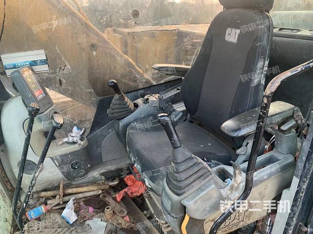 駕駛室整體(整機(jī)外觀(guān)) 駕駛室整體(整機(jī)外觀(guān))