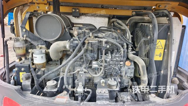 發(fā)動(dòng)機(jī)室（上車(chē)部件）