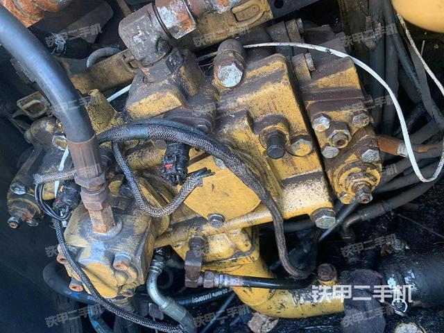 液壓泵艙室正面整體(整機(jī)外觀(guān)) 液壓泵艙室正面整體(整機(jī)外觀(guān))