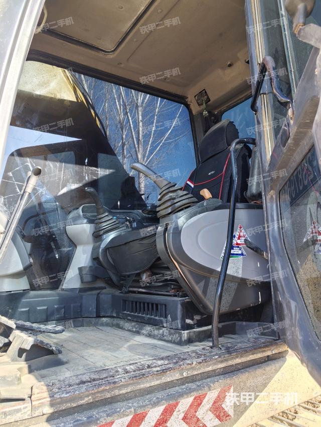 駕駛室整體（整機(jī)外觀）