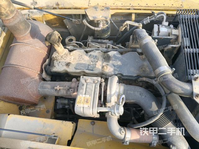 氣門(mén)室蓋螺絲特寫(xiě)（上車(chē)部件）