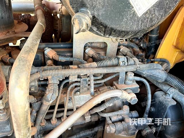 柴油泵全景（壓路機(jī)發(fā)動機(jī)艙）