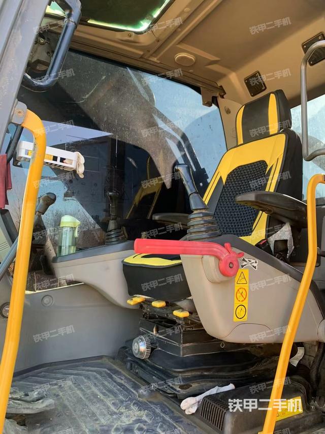 駕駛室整體（整機外觀）