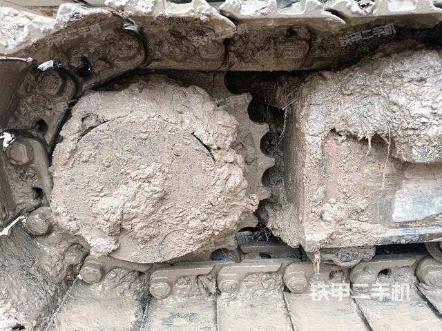 右驅(qū)動輪（行走機構(gòu)）