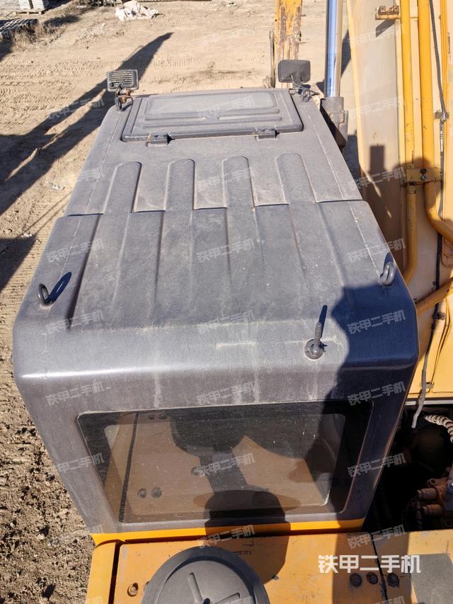 駕駛室頂部（整機外觀）