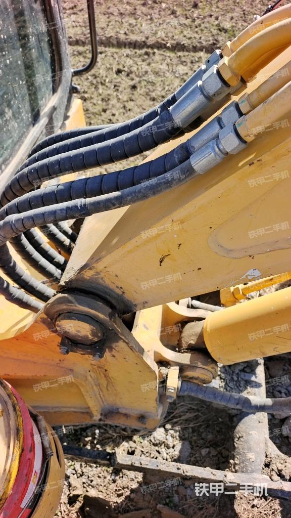 大臂根部?斜（工作和回轉(zhuǎn)裝置）