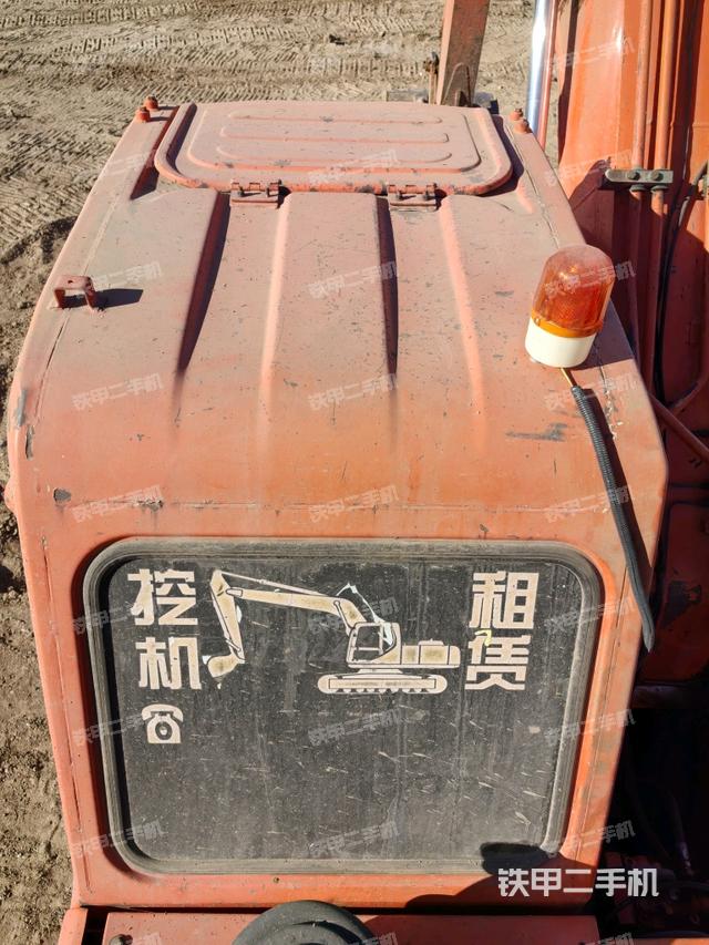 駕駛室頂部(整機外觀) 駕駛室頂部(整機外觀)