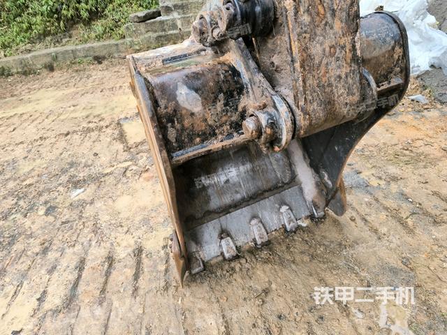 鏟斗右后整體（工作和回轉(zhuǎn)裝置）