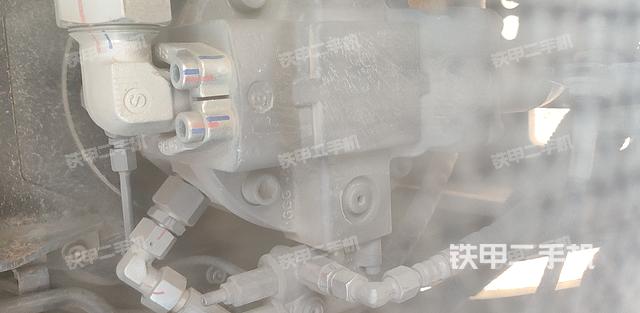 液壓泵艙室正面整體(整機(jī)外觀) 液壓泵艙室正面整體(整機(jī)外觀)