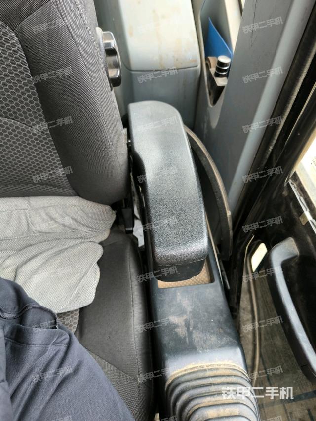 座椅左側(cè)控制臺(tái)/音響/含左手柄（駕駛室部分）