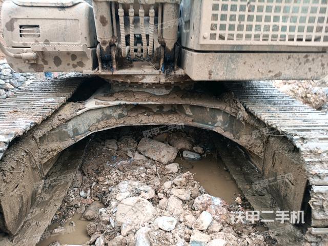 轉(zhuǎn)盤和下車架正前（工作和回轉(zhuǎn)裝置）