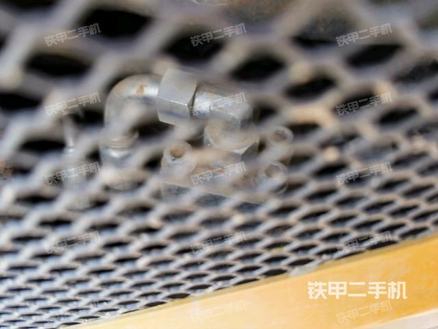 液壓泵艙室正面整體(整機外觀) 液壓泵艙室正面整體(整機外觀)