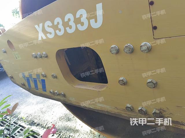 前車架正右側(cè)（壓路機(jī)前后車架）