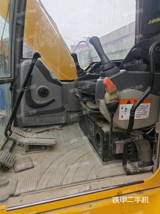 駕駛室整體(整機(jī)外觀) 駕駛室整體(整機(jī)外觀)