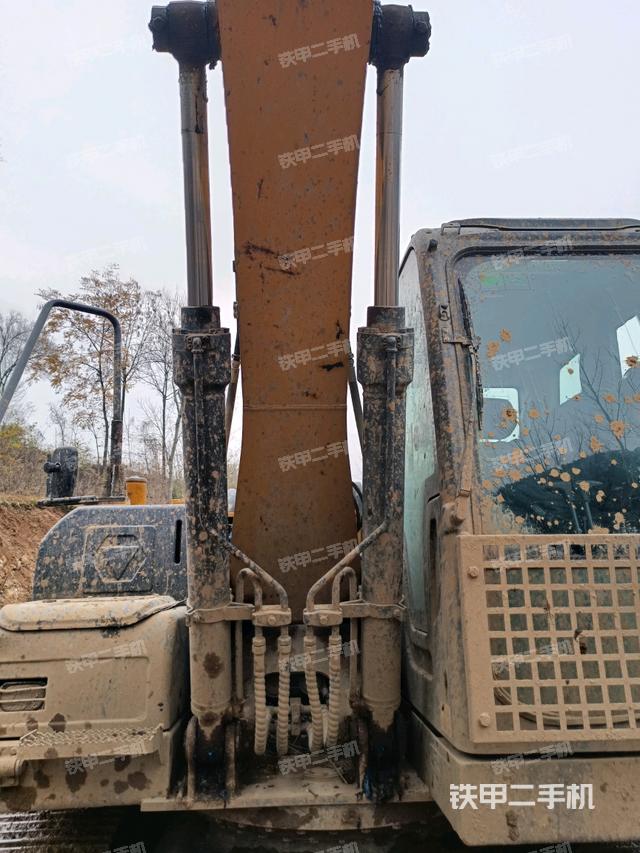 大臂油缸整體?豎拍（工作和回轉(zhuǎn)裝置）