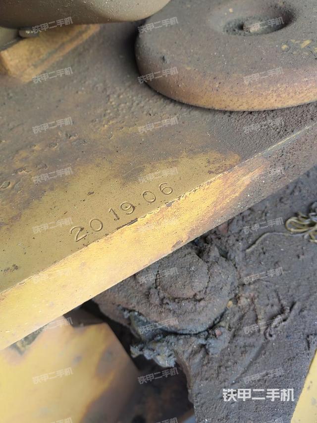 后輪左側(cè)全景（壓路機(jī)前后車架）