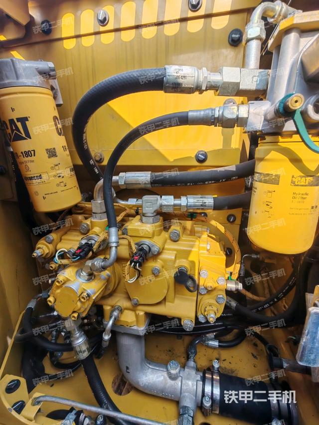 液壓泵艙室正面整體（整機(jī)外觀）