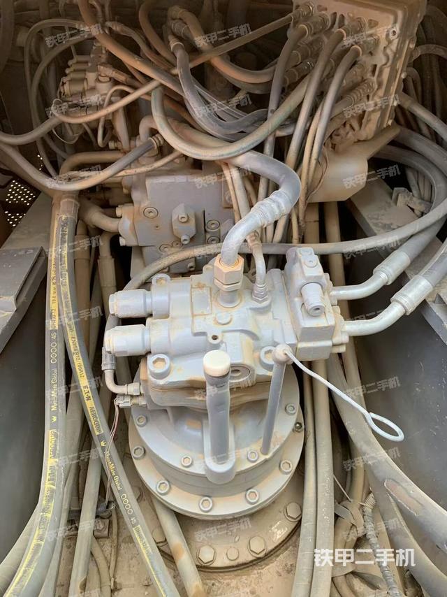 回轉(zhuǎn)馬達(dá)和主控閥(整機(jī)外觀) 回轉(zhuǎn)馬達(dá)和主控閥(整機(jī)外觀)