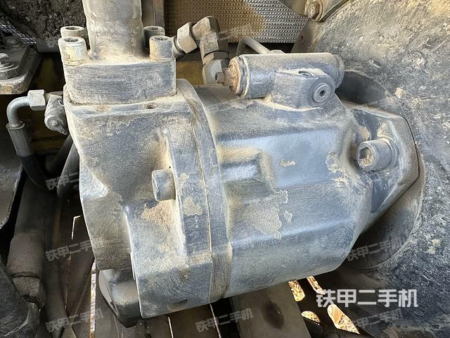 液壓泵艙室正面整體（整機(jī)外觀）