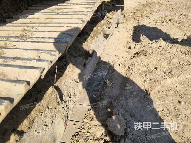 右驅(qū)動輪（行走機構(gòu)）