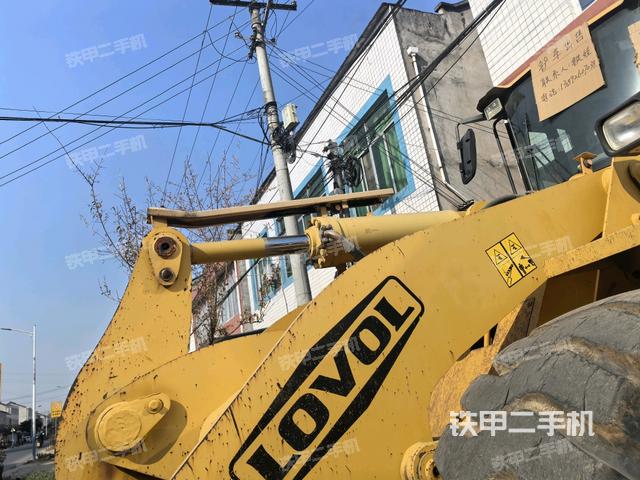 鏟斗油缸側(cè)面（工作裝置）