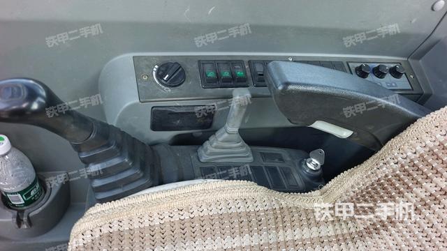 座椅右側(cè)控制臺(tái)/鑰匙門(mén)/油門(mén)/含右手柄（駕駛室部分）