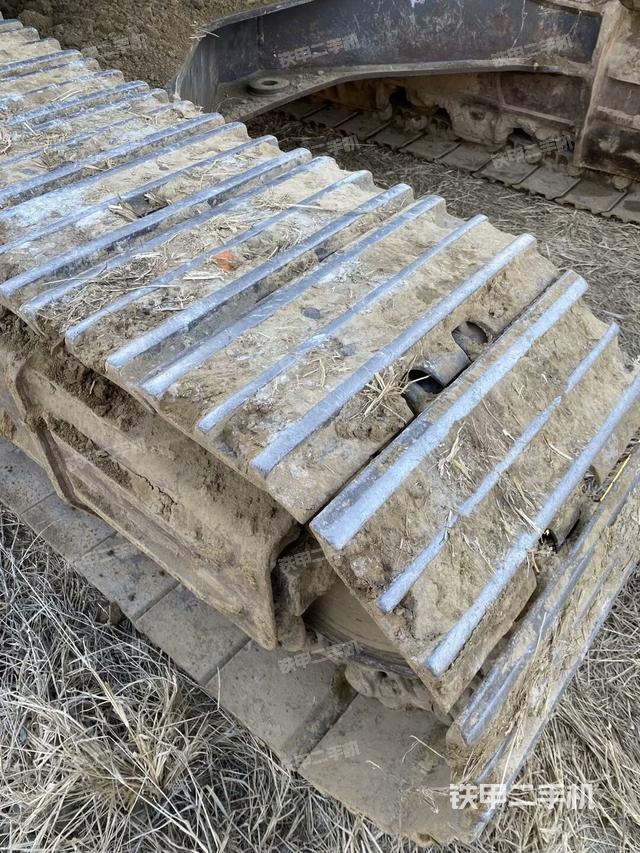 單側(cè)履帶整體(整機外觀) 單側(cè)履帶整體(整機外觀)