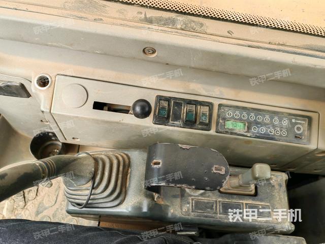 座椅右側(cè)控制臺/鑰匙門/油門/含右手柄（駕駛室部分）