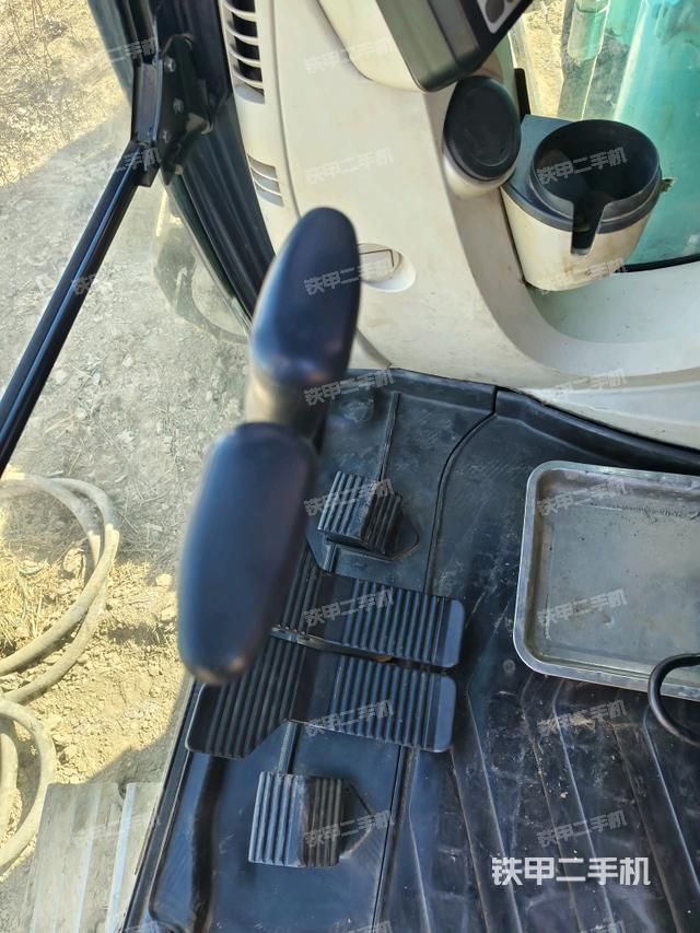 座椅左側(cè)控制臺/音響/含左手柄（駕駛室部分）