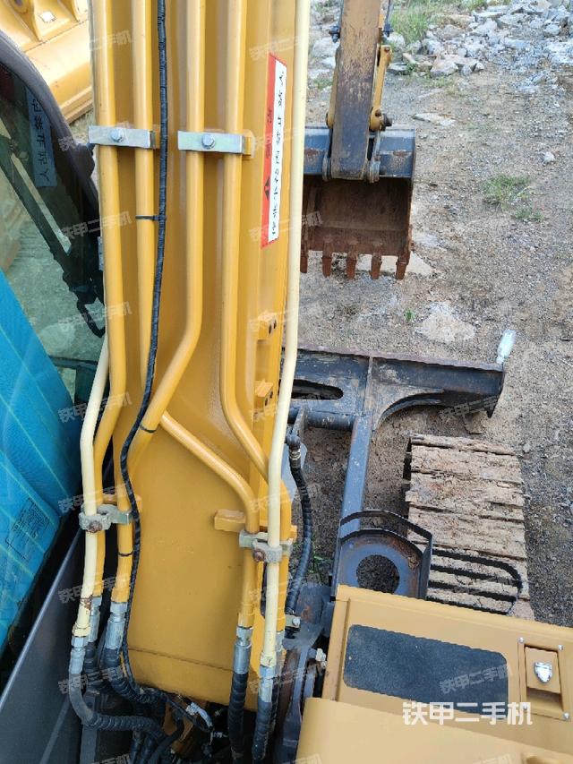 大臂背部俯视(工作和回转装置) 大臂背部俯视(工作和回转装置)