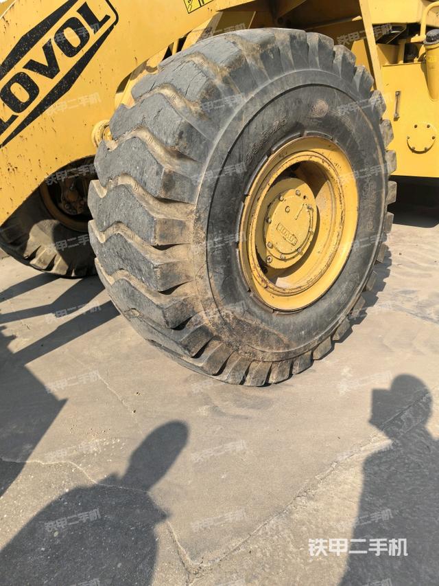 右前輪（行走機(jī)構(gòu)）