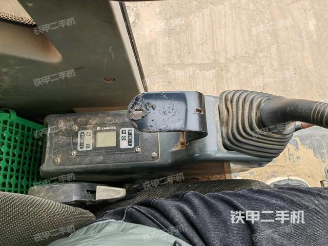 座椅左側(cè)控制臺/音響/含左手柄（駕駛室部分）