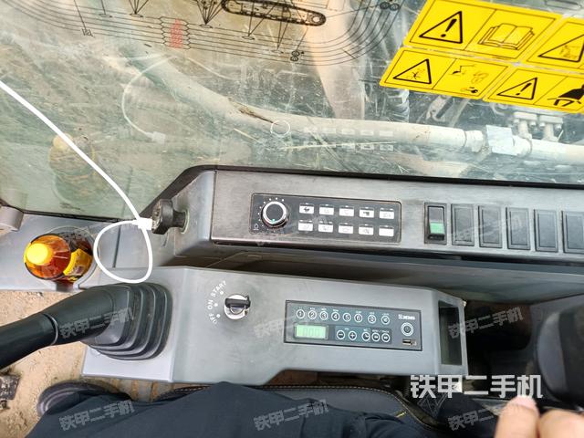 座椅右側(cè)控制臺/鑰匙門/油門/含右手柄（駕駛室部分）