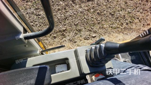 座椅左側(cè)控制臺/音響/含左手柄（駕駛室部分）