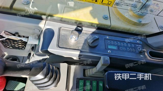 座椅右側(cè)控制臺/鑰匙門/油門/含右手柄（駕駛室部分）