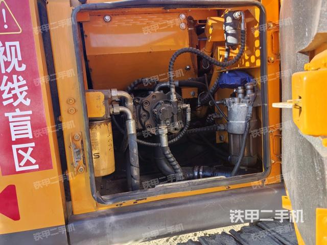 液壓泵艙室正面整體（整機(jī)外觀）