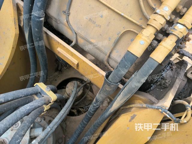 中央回轉接頭特寫（上車部件）