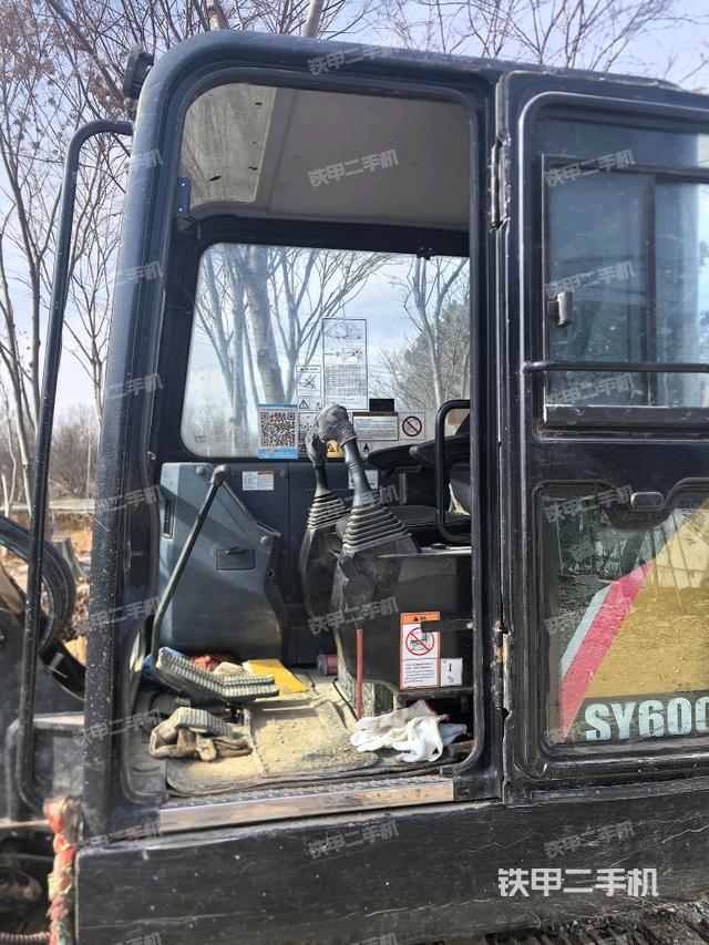 駕駛室整體（整機(jī)外觀）