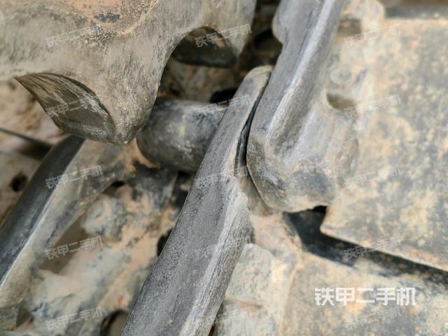 左驅(qū)動輪（行走機構(gòu)）