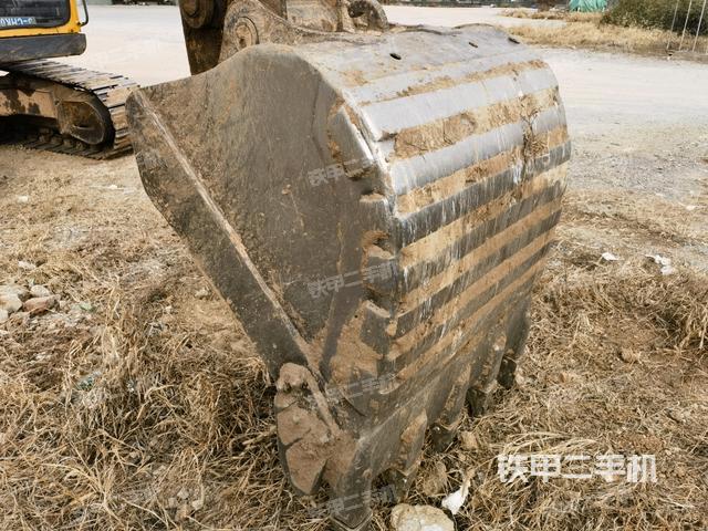 鏟斗45度(工作和回轉(zhuǎn)裝置) 鏟斗45度(工作和回轉(zhuǎn)裝置)