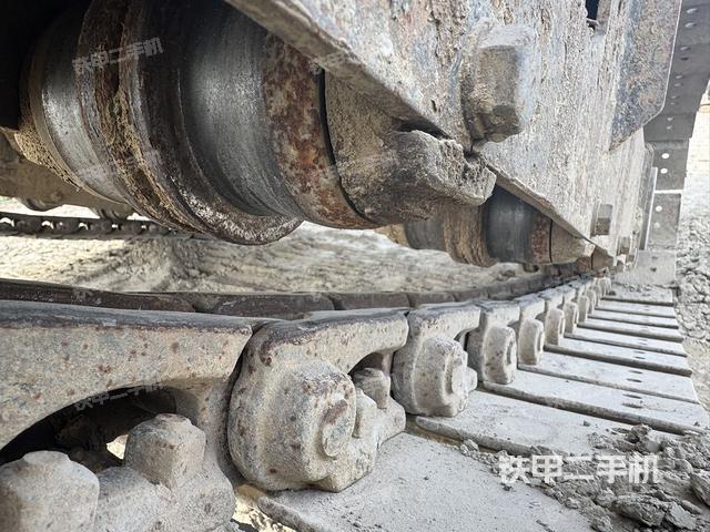 右側履帶整體?(行走機構) 右側履帶整體?(行走機構)