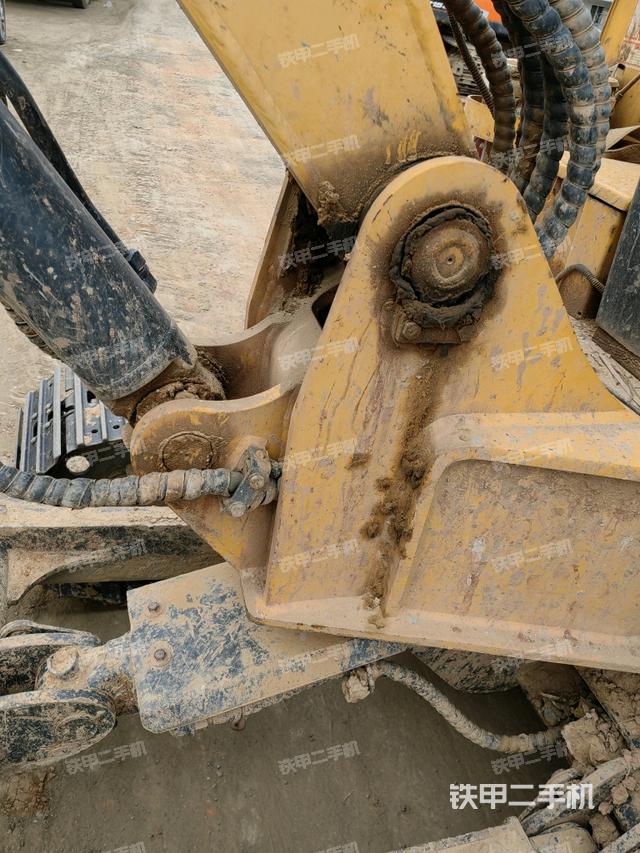 大臂根部?斜（工作和回轉(zhuǎn)裝置）