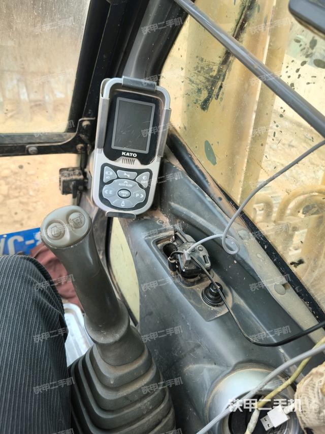 后窗玻璃角標（駕駛室部分）